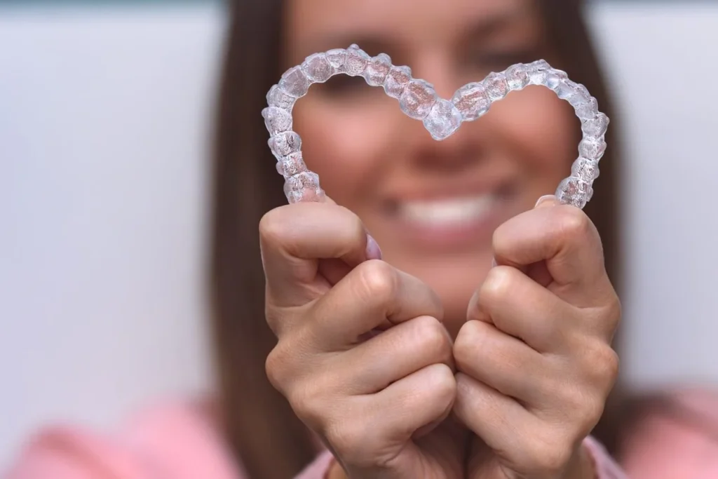 Gouttières transparentes invisalign à La Fare-les-Oliviers près d'Aix-en-Provence chez le Dr Rolland
